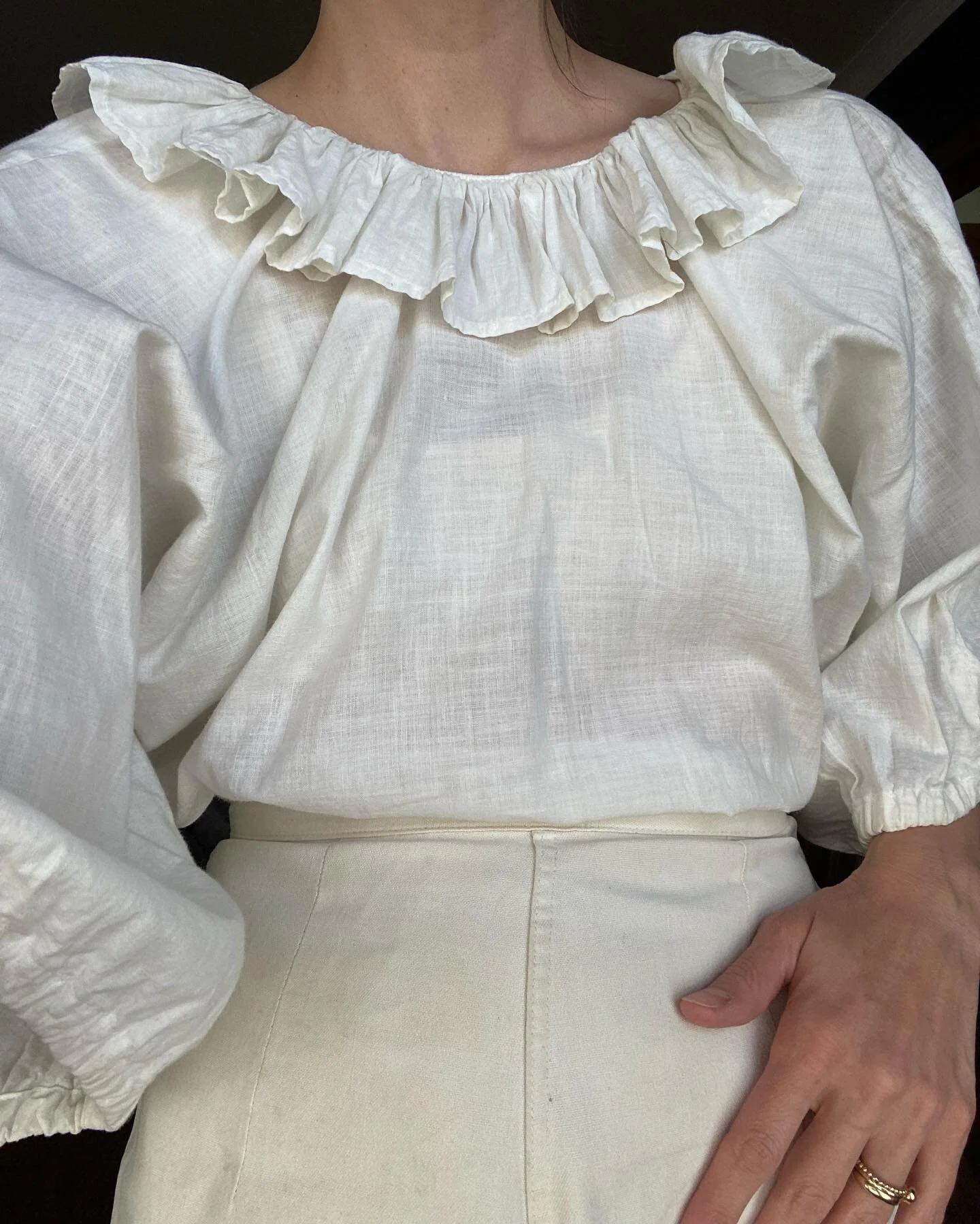 This outfit isn’t for sale, but I just added a few things to the shop that are 🌾
#1930sfashion #1940sshorts #truevintageootd