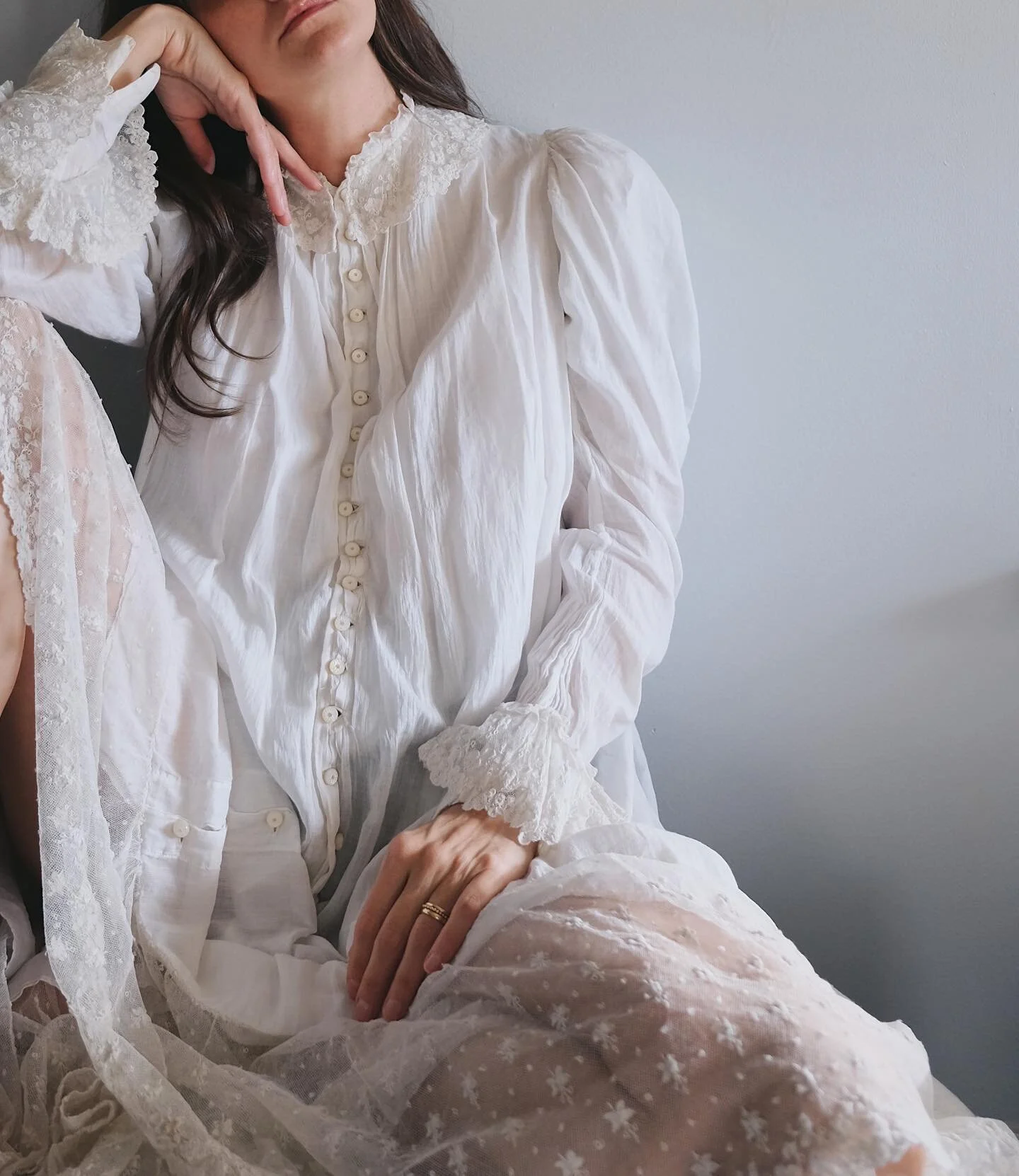 I did a thing and listed this ethereal Victorian dressing gown in the shop 🕸 it’s giving me Crimson Peak, it’s giving me Nadja on the Vampiric Council 🦇 it’s giving me soft as a mf cloud gothic deliciousness. I hope you like ittt