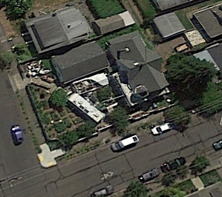 July 2014. The Sprinter van is on the other side of the property. The RV however hasn't moved. The vinyl covering is white and torn. They must have replaced it with the blue tarp the following year because it ripped.