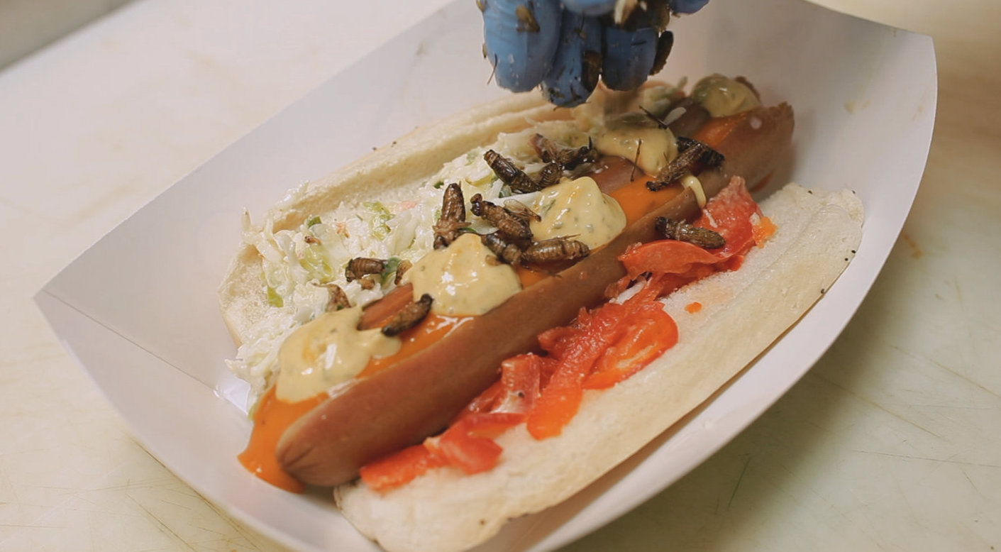 Crickets+on+Hot+Dog+at+Susie's+Dogs+in+Youngstown+Ohio.jpg