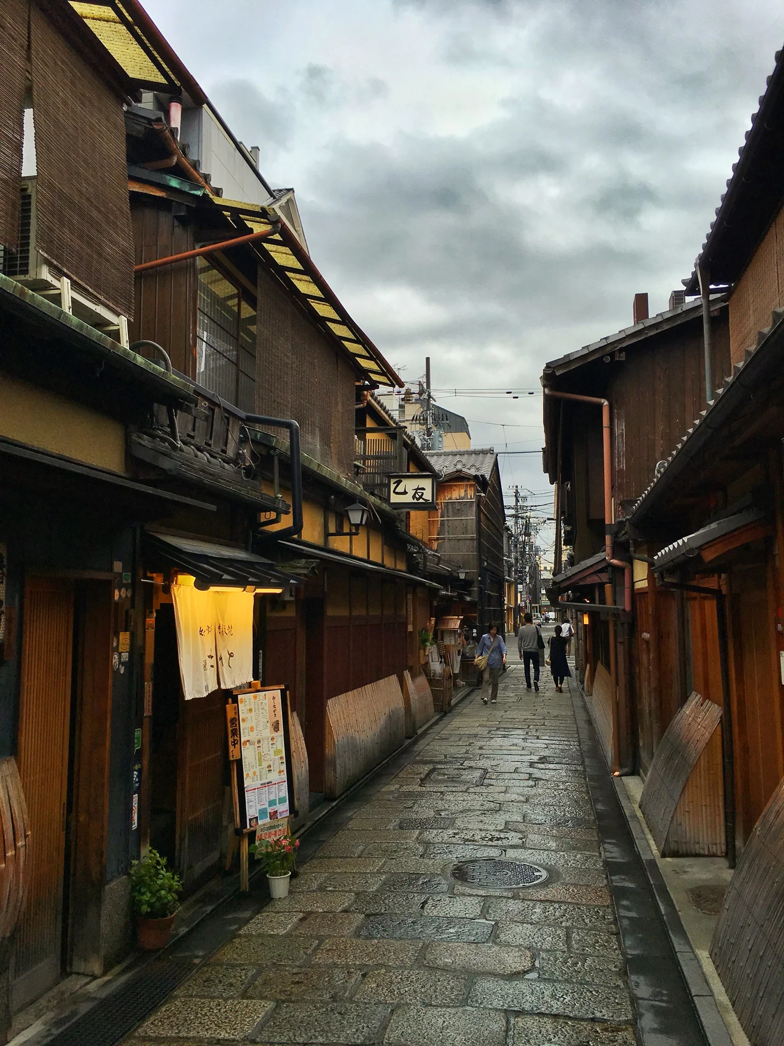  gion streets, kyoto 