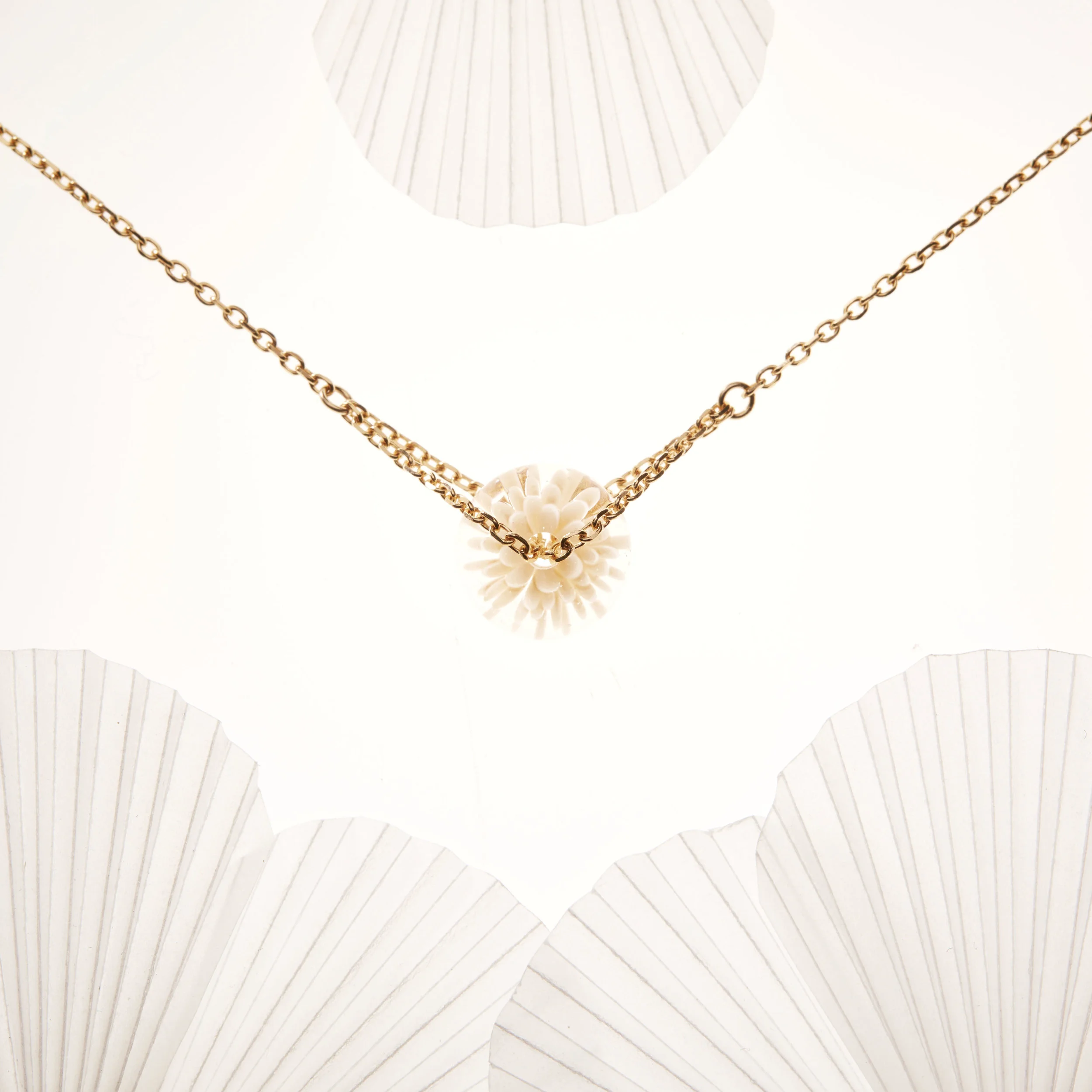 collier fait main - peau - dentelle givree.jpg