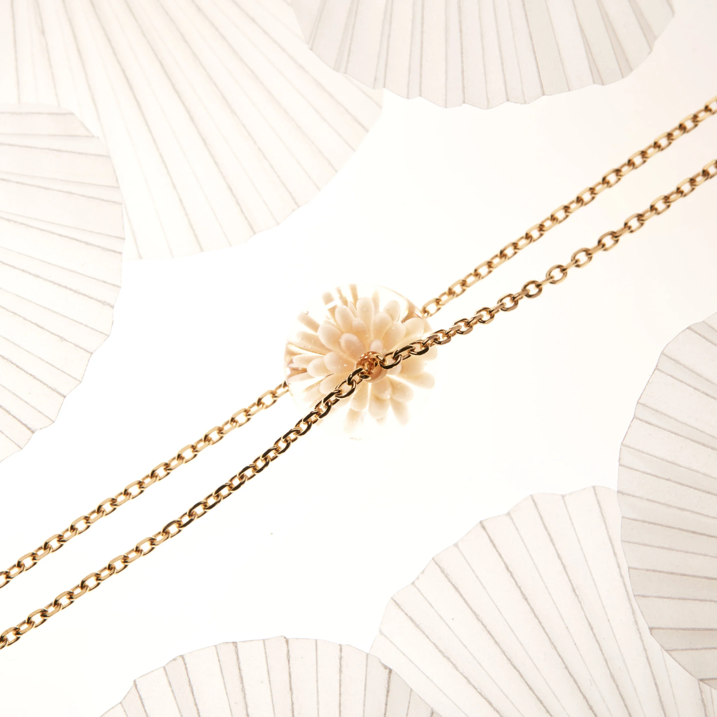 bracelet fait main fleur de verre - peche - dentelle givree .jpg