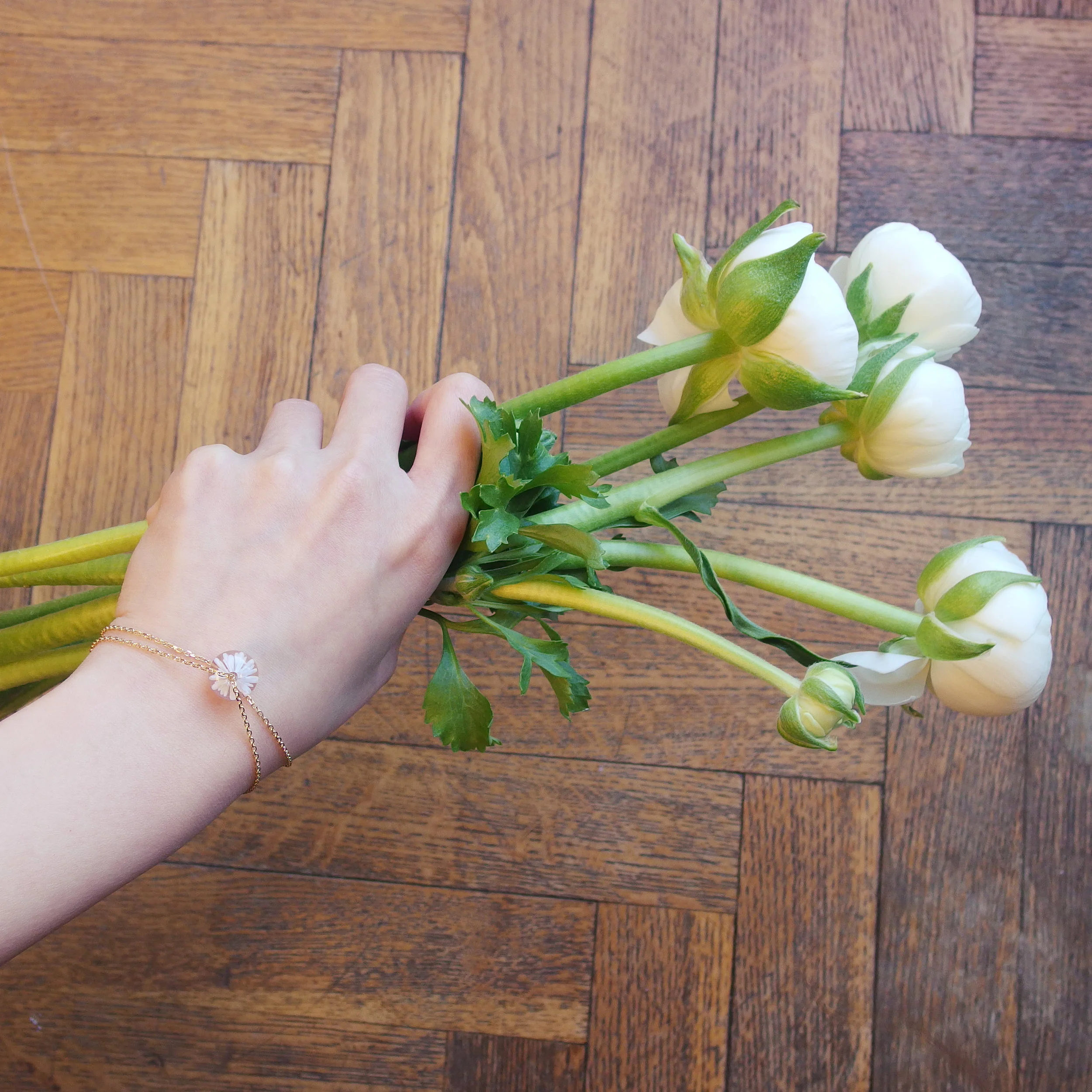 bracelet-fleur-verre-blanche-dentelle-givree.jpg