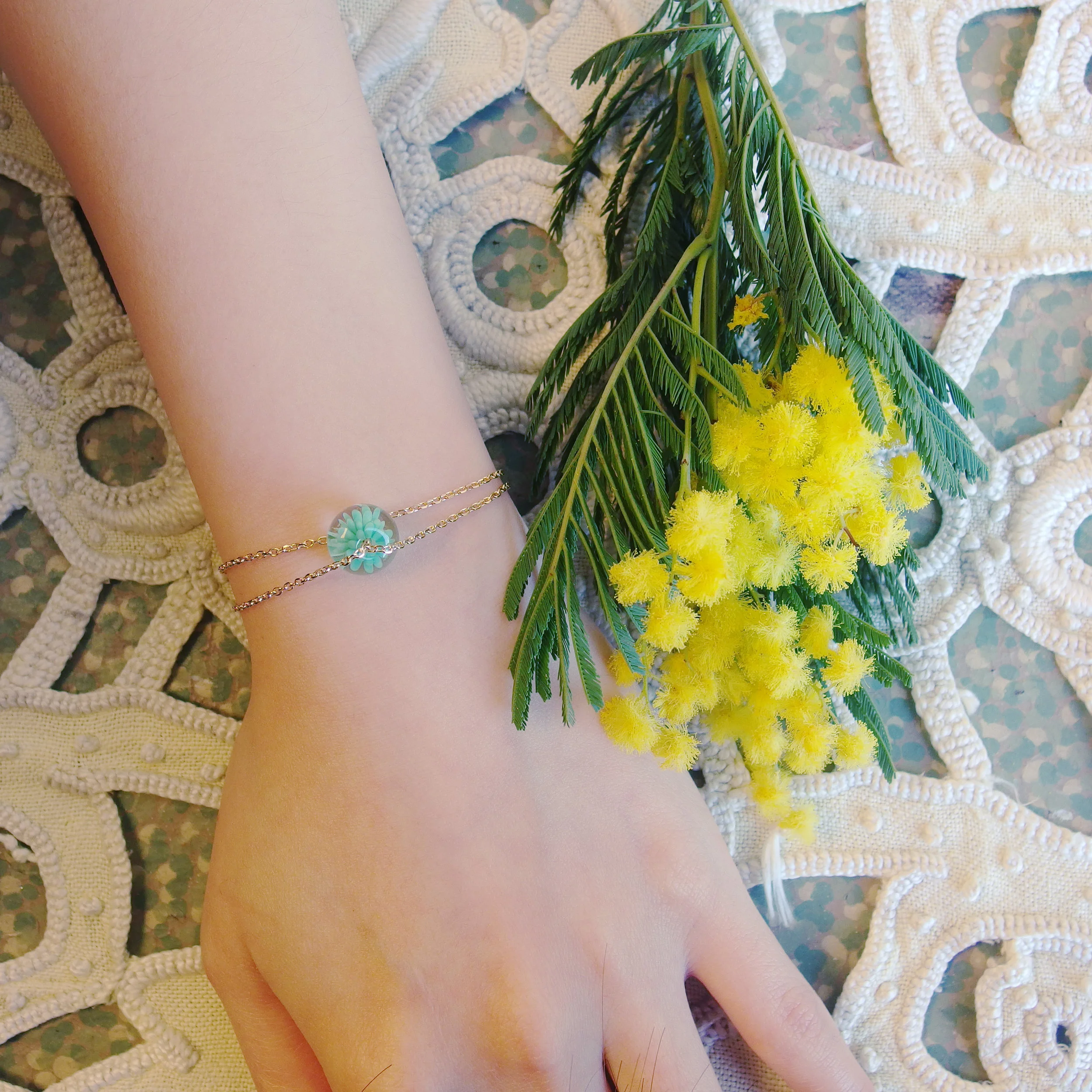 bracelet-vert-fleur-dentelle-givree.jpg