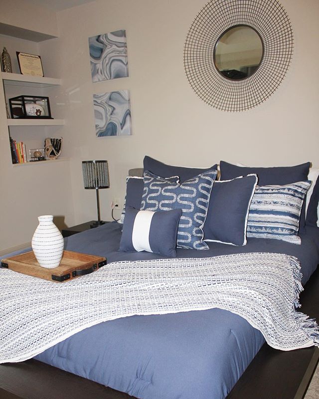 #HappySaturday ! Wishing I could wake up in this bed everyday, but at least my client can. Click the link in my bio to get your bedroom transformation started 💙 #BeforeAndAfter