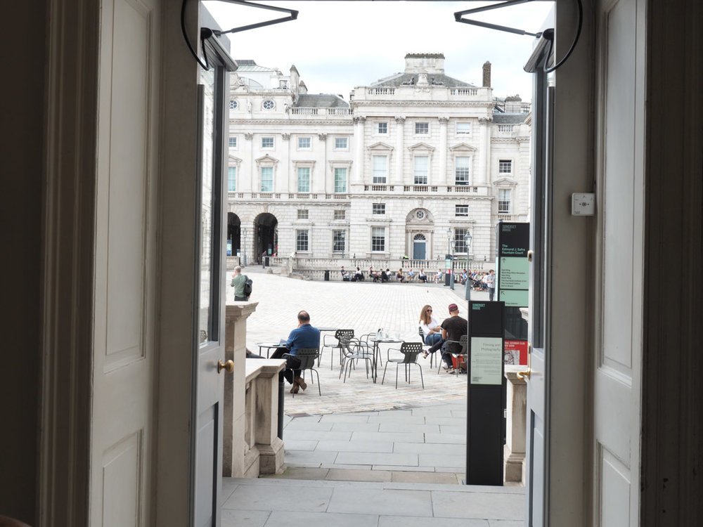  Crowds in the public square of Somerset House. &nbsp;This city is full of museums. &nbsp;Having so many buildings and spaces open to the public is amazing! 