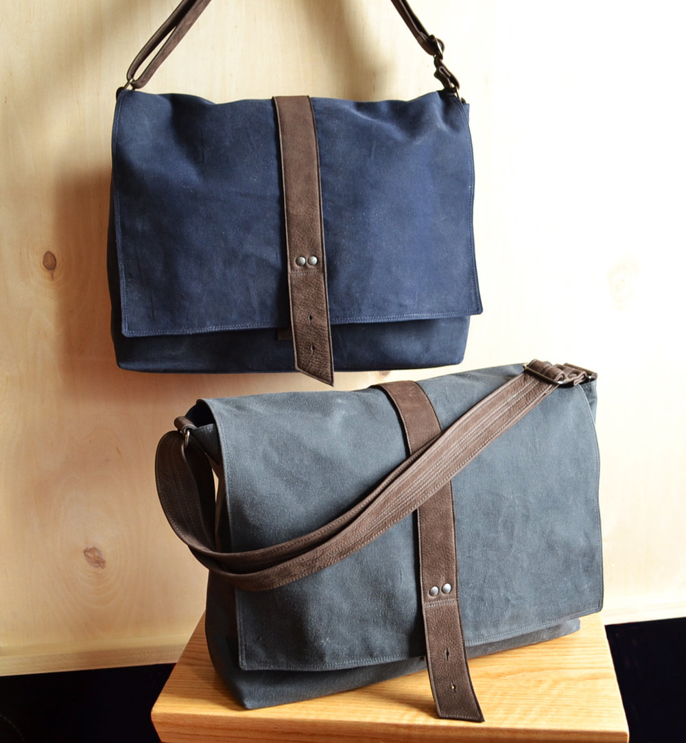 Lolafalk — The Sloane Waxed Canvas Messenger Bag in Navy Blue