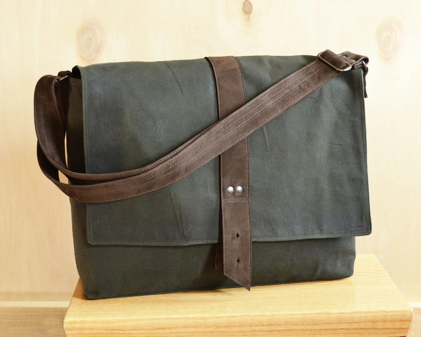 Hunter Green waxed canvas messenger bag