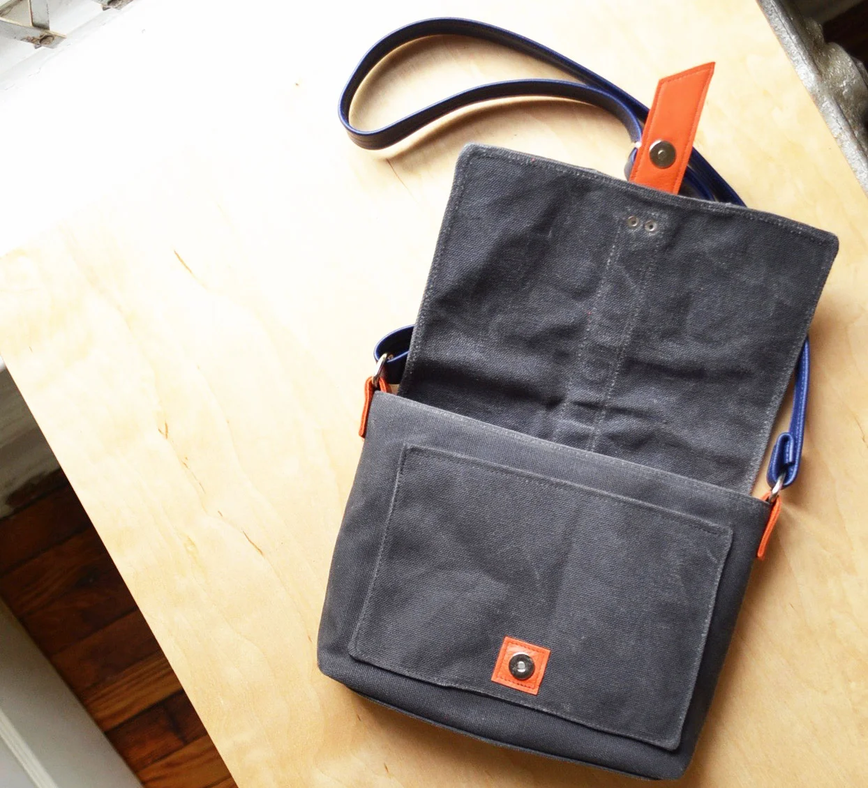 Interior of Charcoal Grey Davy Mini Messenger