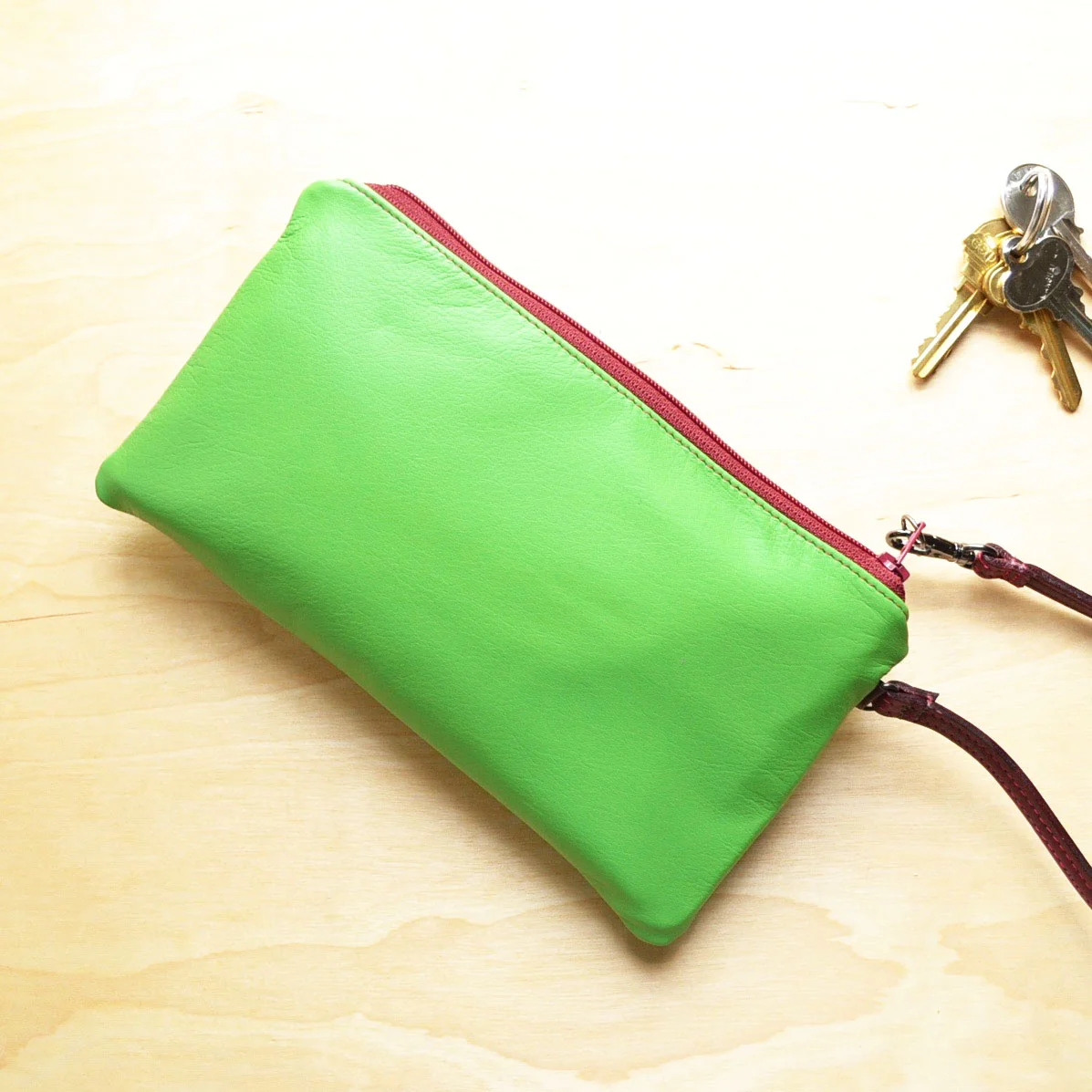 Lulu Wristlet Olive Green Back.jpg