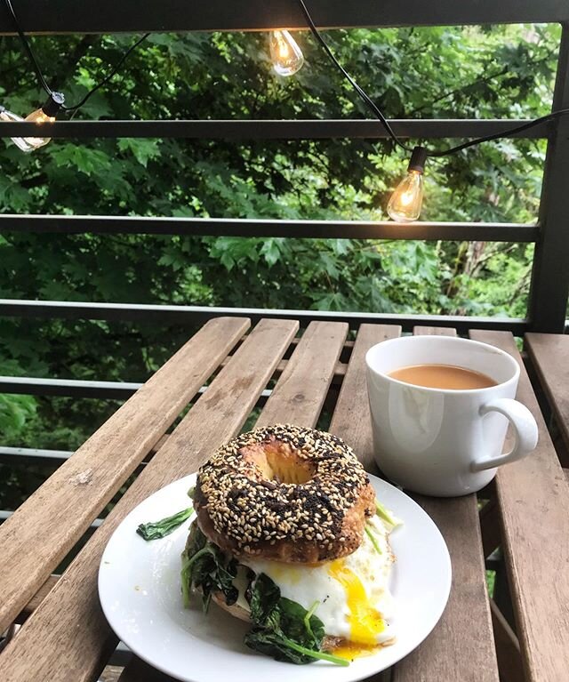 Hello Saturday! ✨✨✨
Gluten free bagel from @newcascadia and rooibos tea. ❤️😌