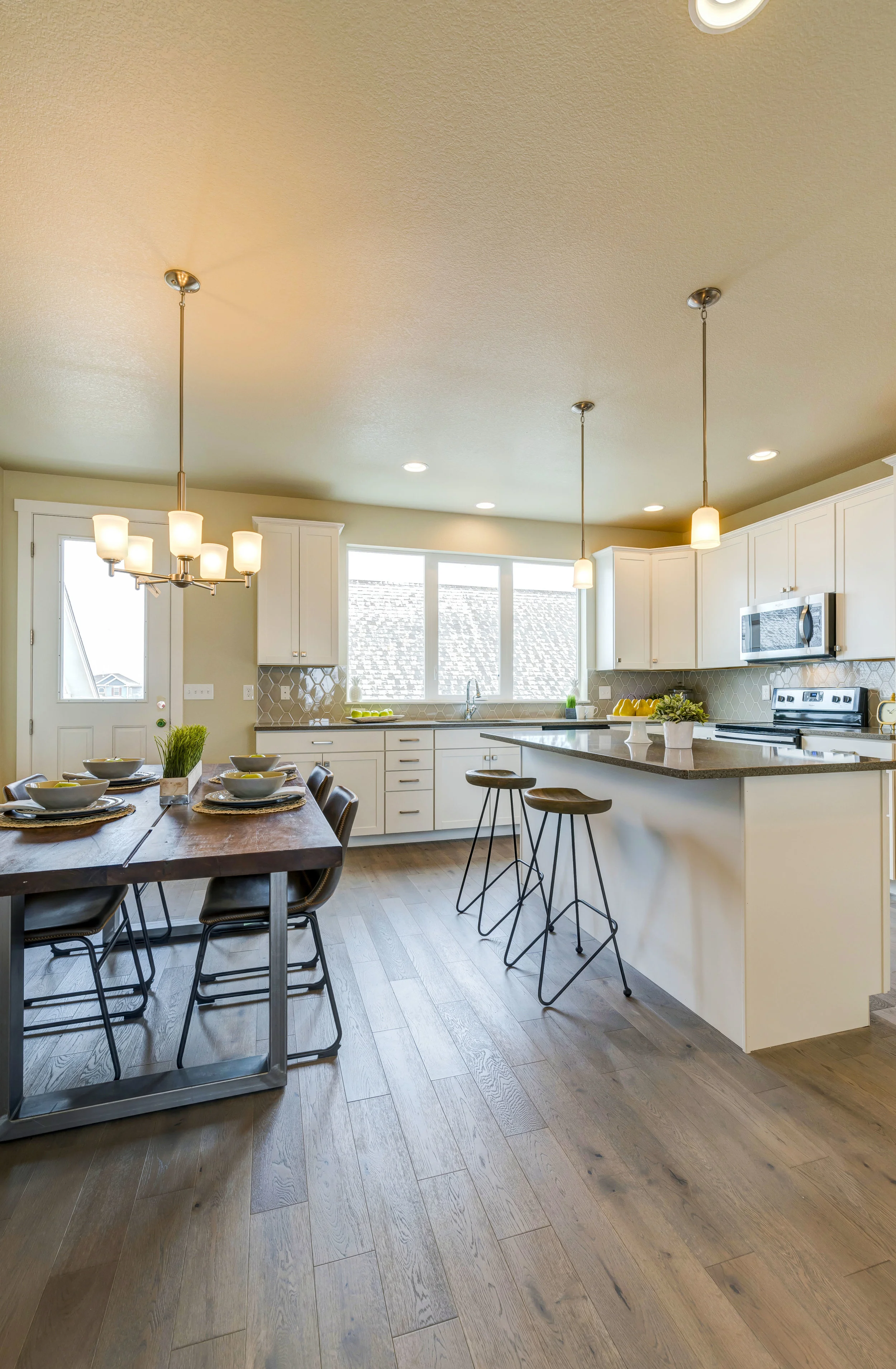 Kitchen 2.jpg