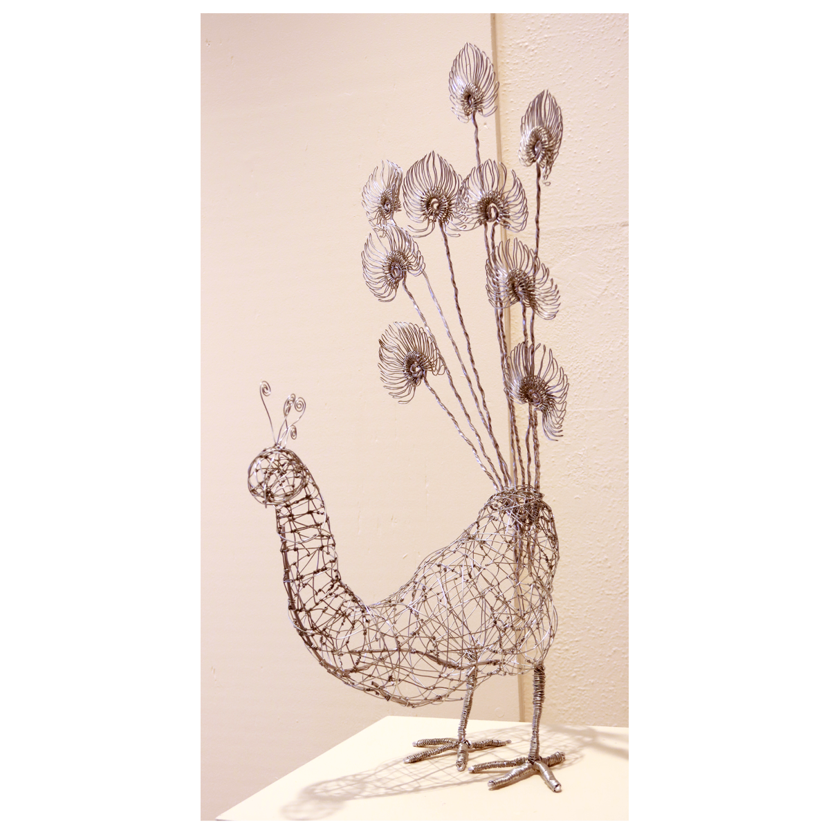 Wire-Peacock-Sculpture.png