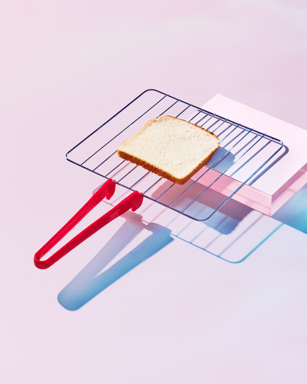 une encoche pour pousser la grille et une pour la tirer