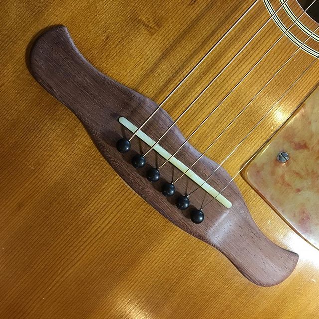 #vintage #harmonyguitar #luthier #compensatedsaddles #rosewood