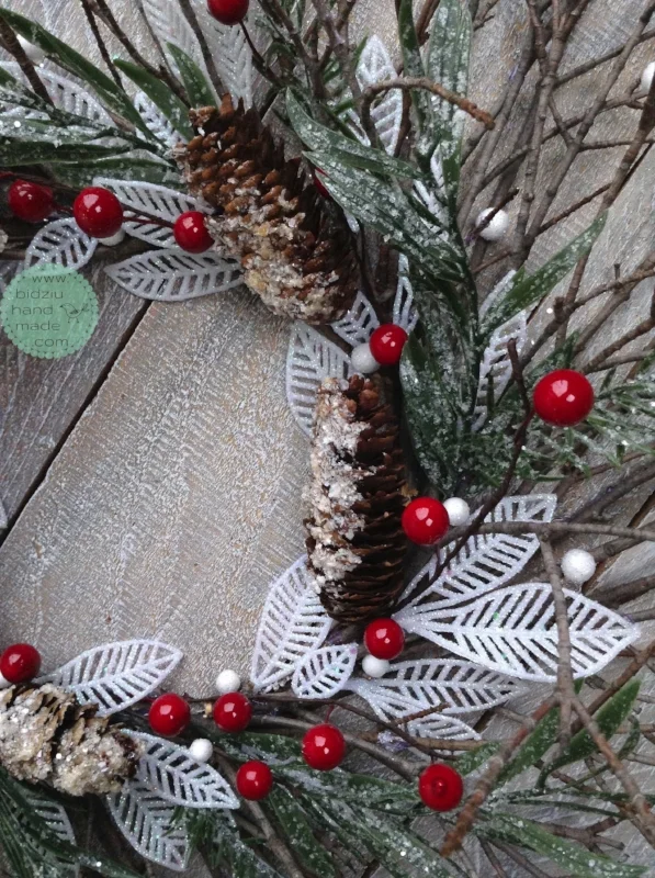rustic Christmas decoration, handmade rustic holiday decor, handmade rustic Christmas decor, fireplace mantel decor idea, Christmas decor idea, reclaimed pallet wood, reclaimed pallet wood project idea, reclaimed pallet wood DIY, handmade Christmas
