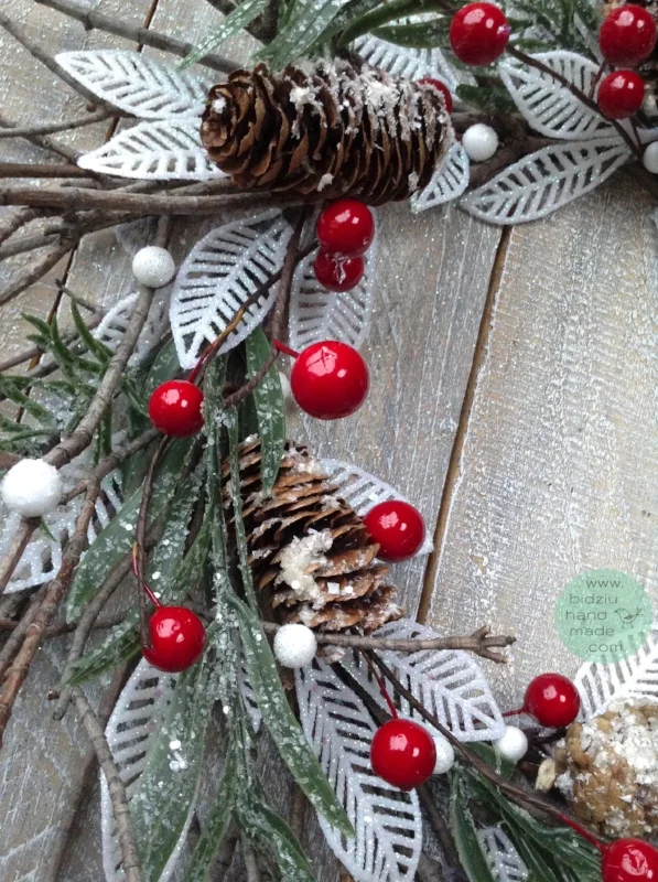 rustic Christmas decoration, handmade rustic holiday decor, handmade rustic Christmas decor, fireplace mantel decor idea, Christmas decor idea, reclaimed pallet wood, reclaimed pallet wood project idea, reclaimed pallet wood DIY, handmade Christmas