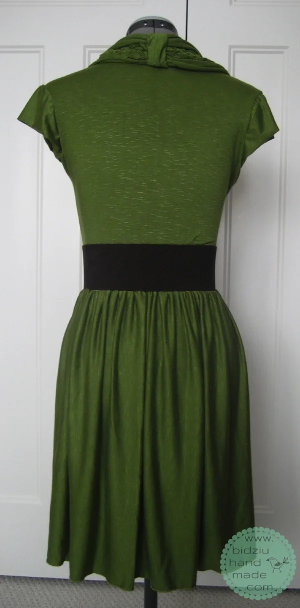 DIY jersey dress, DIY dress, DIY stylish dress, DIY modern dress, DIY clothing, sew your own clothes, handmade dress, handmade jersey dress, green dress, green jersey dress, summer outfit, fall outfit, spring outfit, office outfit, bidziu handmade, bidziu hand made