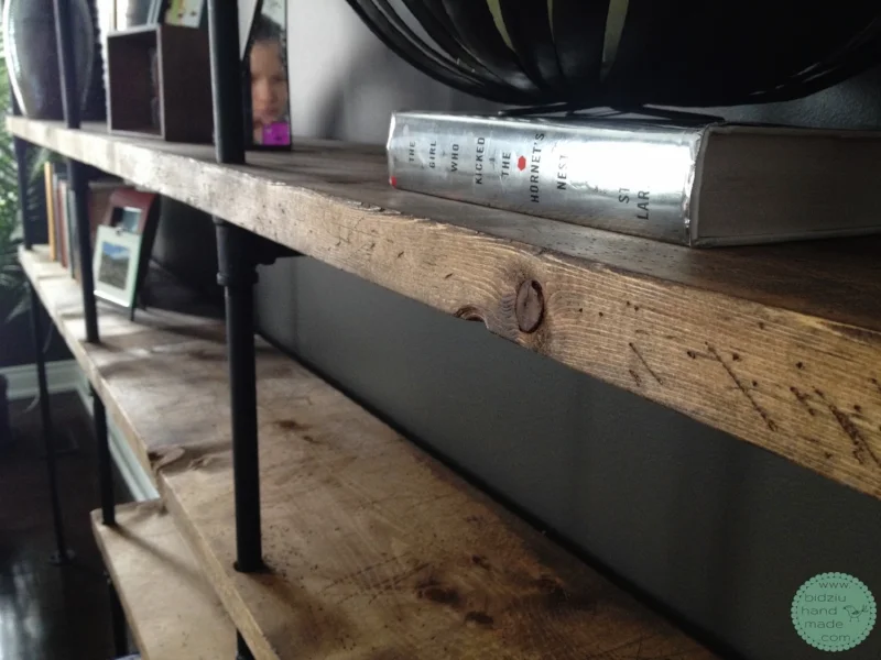 Industrial pipe shelving, DIY industrial pipe project, DIY pipe shelf unit, DIY unique home decor, DIY pipe shelving unit, modern home design, modern home decor ideas, industrial home decor ideas, DIY home decor, bidziu handmade, bidziu hand made