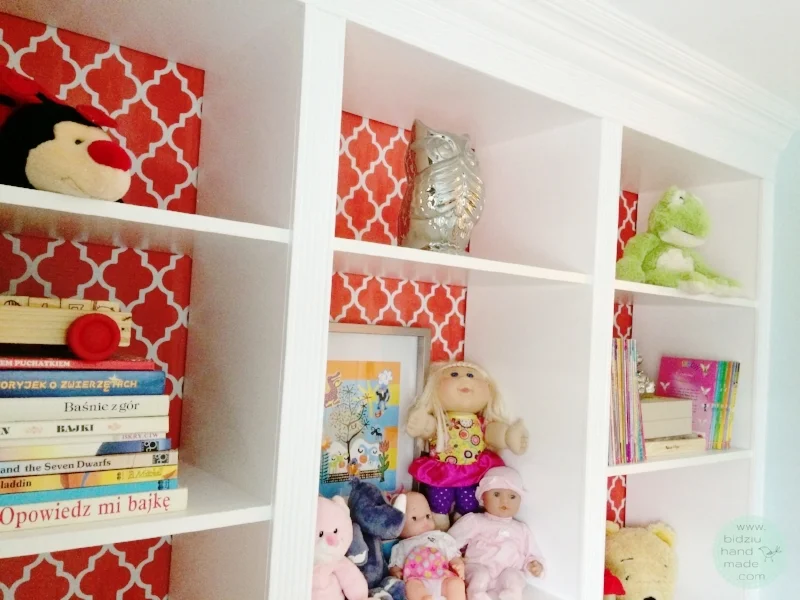 DIY built-in shelving, DIY built-ins, DIY shelves, DIY MDF shelving, DIY MDF, MDF built-in shelving, MDF built-in shelves, DIY bedroom reno, girl's bedroom decorating ideas, girls' bedroom decorating ideas, modern built in shelving, DIY modern shelves, modern home decor, DIY home renovating projects, DIY projects, DIY home reno, custom built-ins, DIY custom built-in shelving, painted MDF shelves, DIY bedroom decor, coral bedroom, light blue bedroom, light blue and coral bedroom, coral quatrefoil, coral quatrefoil decor, DIY storage ideas, modern storage ideas, bedroom storage ideas, bidziu handmade, bidziu handmade