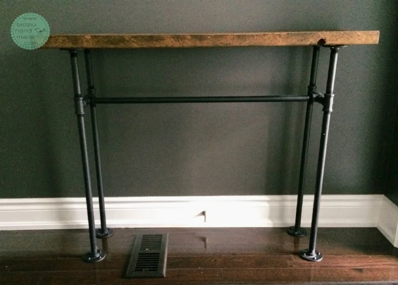 DIY industrial pipe table, DIY industrial pipe furniture, DIY pipe table, DIY modern console table, DIY modern table, DIY furniture, industrial pipe furniture, pipe table, DIY rustic furniture, DIY rustic table, DIY modern furniture, DIY rustic furniture, DIY pipe projects, DIY home reno, DIY home projects, DIY projects, unique accent table, bidziu handmade, bidziuhandmade