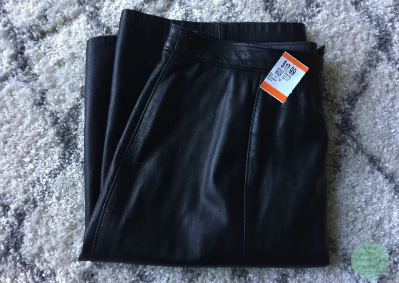 DIY leather skirt, DIY leather fringe skirt, DIY skirt, leather skirt, leather fringe skirt, trendy skirt, repurposed leather projects, upcycled leather, how to make a fringe skirt, how to sew a fringe skirt, DIY trendy skirt, DIY trendy clothing, trendy clothing, trendy outfits, fringe trends, fringe, leather, black mini skirt, trendy black skirt, handmade skirt, handmade clothing, handmade, sewing, bidziuhandmade, bidziu handmade