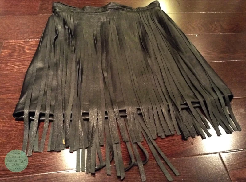 DIY leather skirt, DIY leather fringe skirt, DIY skirt, leather skirt, leather fringe skirt, trendy skirt, repurposed leather projects, upcycled leather, how to make a fringe skirt, how to sew a fringe skirt, DIY trendy skirt, DIY trendy clothing, trendy clothing, trendy outfits, fringe trends, fringe, leather, black mini skirt, trendy black skirt, handmade skirt, handmade clothing, handmade, sewing, bidziuhandmade, bidziu handmade