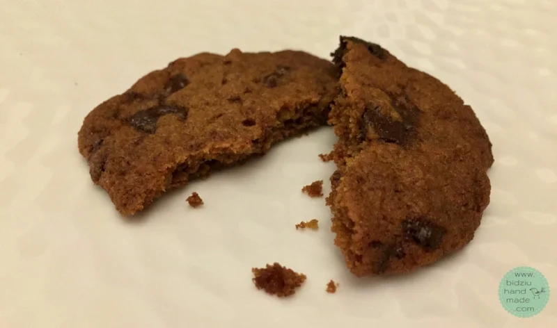 chocolate chip cookies, chocolate chip cookie recipe, chocolate chunk cookies, chocolate chunk recipe, chocolate chip cookies from scratch, chocolate chip cookie recipe from scratch, thin chocolate chip cookies, thin chocolate chunk cookies, crispy chocolate chip cookies, crispy chocolate chunk cookies, best chocolate chip cookie recipe, best chocolate chunk cookie recipe, amazing chocolate chip cookie recipe, amazing chocolate chunk cookie recipe, food blog, cookie recipe, best cookie recipe, thin and crispy cookies, cookie chips, organic cookies, cookies with organic ingredients, organic cooking, healthy cookies, healthy cooking, healthy recipes, coconut oil recipes, coconut oil, delicate cookies recipe, cookie recipe from scratch, bidziu handmade, bidziu hand made