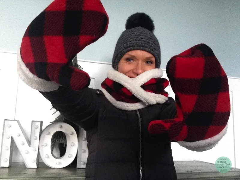 buffalo plaid, buffalo plaid fleece, buffalo plaid scarf and mitts, buffalo plaid winter accessories, red and black, red and black plaid, winter accessories, fashionable winter accessories, stocking stuffer, stocking stuffer ideas, DIY scarf and mittens, sewing, sewing project, warm scarf and mittens, scarf and gloves, infinity scarf, gifts for moms, gifts for sister, gifts for kids, gifts for grandmothers, gifts for wife, gifts for aunts, gift ideas, great gift ideas, winter necessities, sewing with fleece, handmade, handmade fashion, bidziu handmade, bidziuhandmade
