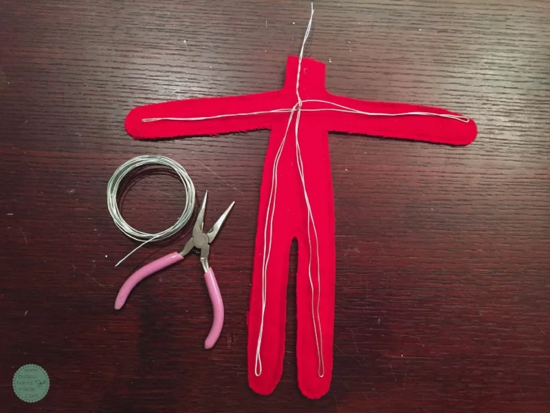 DIY elf on the shelf, handmade elf on the shelf, DIY instructions, elf on the shelf tradition, DIY tutorial elf on the shelf, Elfie, handmade Christmas, Christmas tradition, Christmas traditions for kids, kids' Christmas, things to do for kids at Christmas, holiday elf, DIY holiday elf, DIY red elf, things to do for kids during the holidays, sewing, sewing project, DIY sewing, crafting project, Christmas crafts, Christmas craft DIY, bidziu handmade bidziuhandmade