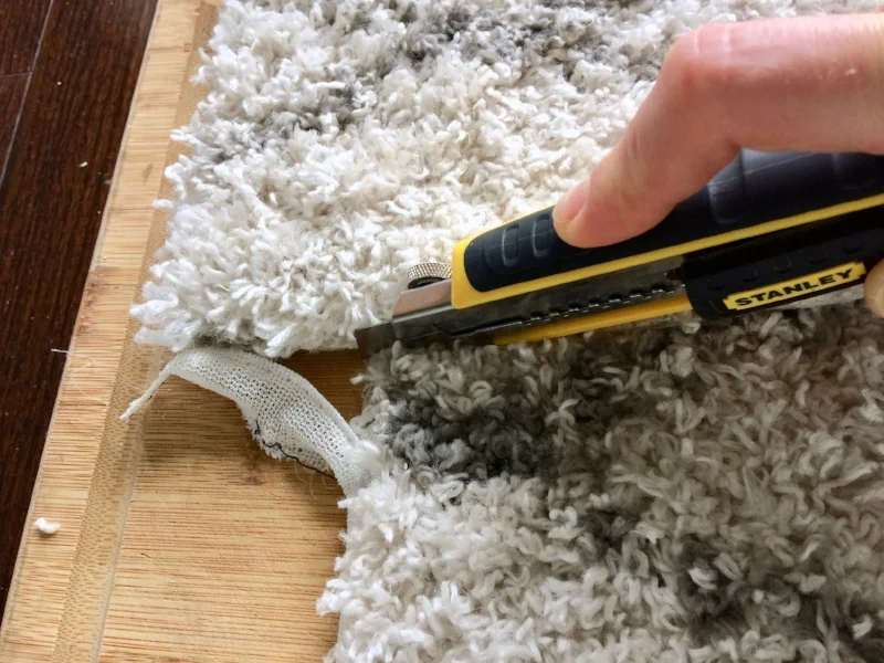 DIY rug, how to tape rugs together, how to attach rugs together, DIY custom size rug, area rug, dining room rug, shag rug, custom size area rug, rug DIY, rug tutorial, DIY rug tutorial, custom made rug, custom rug, living room rug DIY, modern rug DIY, bidziu handmade, bidziuhandmade