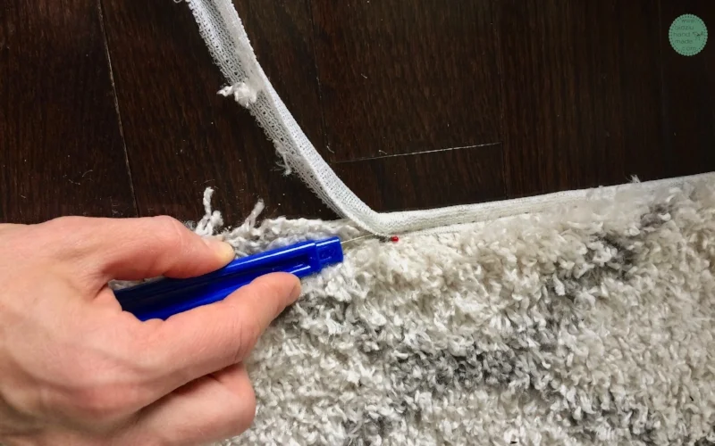 DIY rug, how to tape rugs together, how to attach rugs together, DIY custom size rug, area rug, dining room rug, shag rug, custom size area rug, rug DIY, rug tutorial, DIY rug tutorial, custom made rug, custom rug, living room rug DIY, modern rug DIY, bidziu handmade, bidziuhandmade