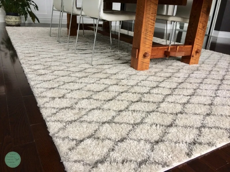 DIY rug, how to tape rugs together, how to attach rugs together, DIY custom size rug, area rug, dining room rug, shag rug, custom size area rug, rug DIY, rug tutorial, DIY rug tutorial, custom made rug, custom rug, living room rug DIY, modern rug DIY, bidziu handmade, bidziuhandmade