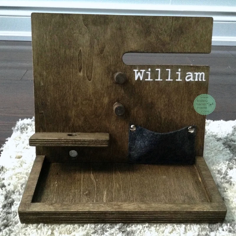 docking station, cell phone docking station, cell phone organization station, cell phone holder, desk organizer, night stand organizer, gifts for parents, gifts for mom, gifts for dads, gifts for grandparents, gifts for grandma, gifts for grandpa, gifts for bothers, gifts for men, gifts for guys, gifts for women, gifts for girls, gifts for teens, handmade gifts, handmade wood projects, wood projects, perfect gift, useful gifts, customized gifts, phone caddy, desktop caddy, bidziu handmade, bidziuhandmade