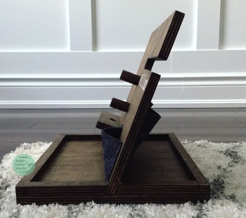 docking station, cell phone docking station, cell phone organization station, cell phone holder, desk organizer, night stand organizer, gifts for parents, gifts for mom, gifts for dads, gifts for grandparents, gifts for grandma, gifts for grandpa, gifts for bothers, gifts for men, gifts for guys, gifts for women, gifts for girls, gifts for teens, handmade gifts, handmade wood projects, wood projects, perfect gift, useful gifts, customized gifts, phone caddy, desktop caddy, bidziu handmade, bidziuhandmade