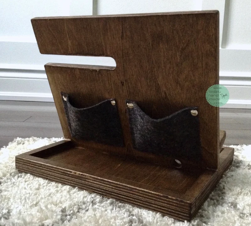 docking station, cell phone docking station, cell phone organization station, cell phone holder, desk organizer, night stand organizer, gifts for parents, gifts for mom, gifts for dads, gifts for grandparents, gifts for grandma, gifts for grandpa, gifts for bothers, gifts for men, gifts for guys, gifts for women, gifts for girls, gifts for teens, handmade gifts, handmade wood projects, wood projects, perfect gift, useful gifts, customized gifts, phone caddy, desktop caddy, bidziu handmade, bidziuhandmade