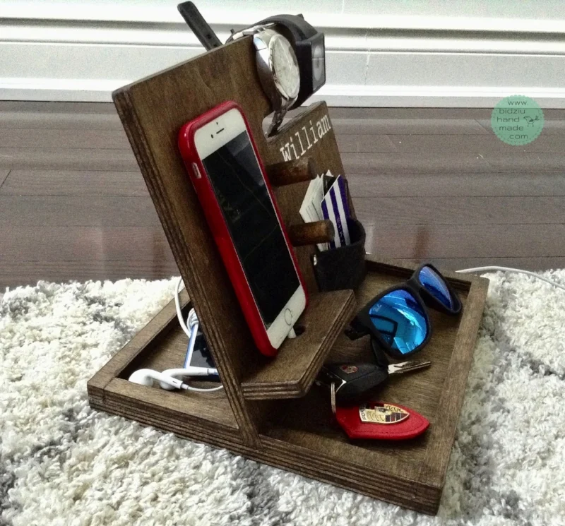 docking station, cell phone docking station, cell phone organization station, cell phone holder, desk organizer, night stand organizer, gifts for parents, gifts for mom, gifts for dads, gifts for grandparents, gifts for grandma, gifts for grandpa, gifts for bothers, gifts for men, gifts for guys, gifts for women, gifts for girls, gifts for teens, handmade gifts, handmade wood projects, wood projects, perfect gift, useful gifts, customized gifts, phone caddy, desktop caddy, bidziu handmade, bidziuhandmade