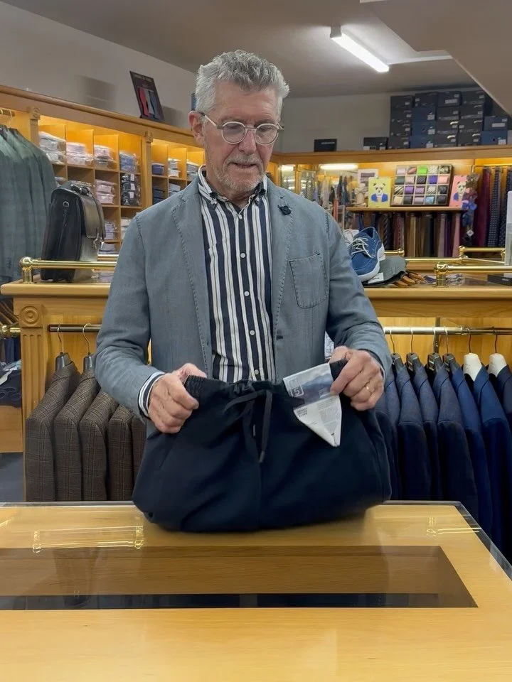 Three types of pants, three different looks! 👖 

1. A casual look, featuring these stunning @mmxgermany linen-blend pants.
2. A business-casual look with these @braxfashion cotton chinos.
3. A more formal look styled with these @meyer.australia wool