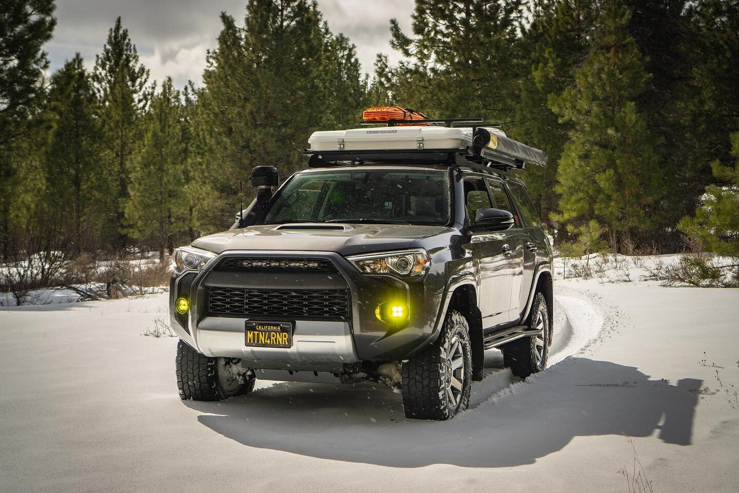 I hope we get a few more weekends with fresh snow before winter is over! This trip was the last one with the good ol&rsquo; MTN4RNR plates, as they&rsquo;ve finally been swapped out for a set of Oregon&rsquo;s finest 👌🏻 
Deschutes National Forest, 