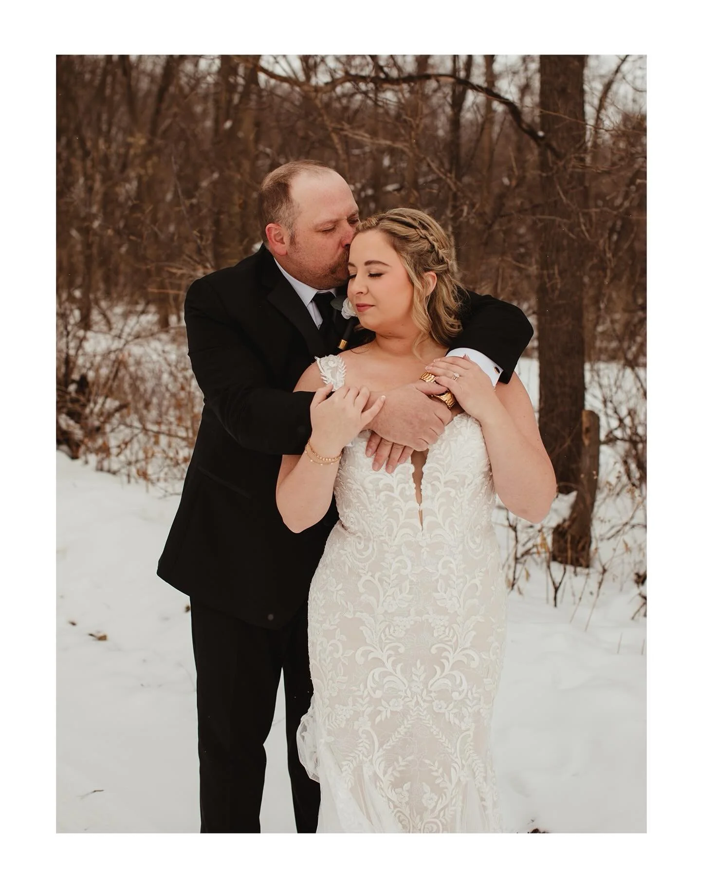 Yesterday&rsquo;s snowstorm had me reminiscing about this gorgeous winter wedding. So in love 💕