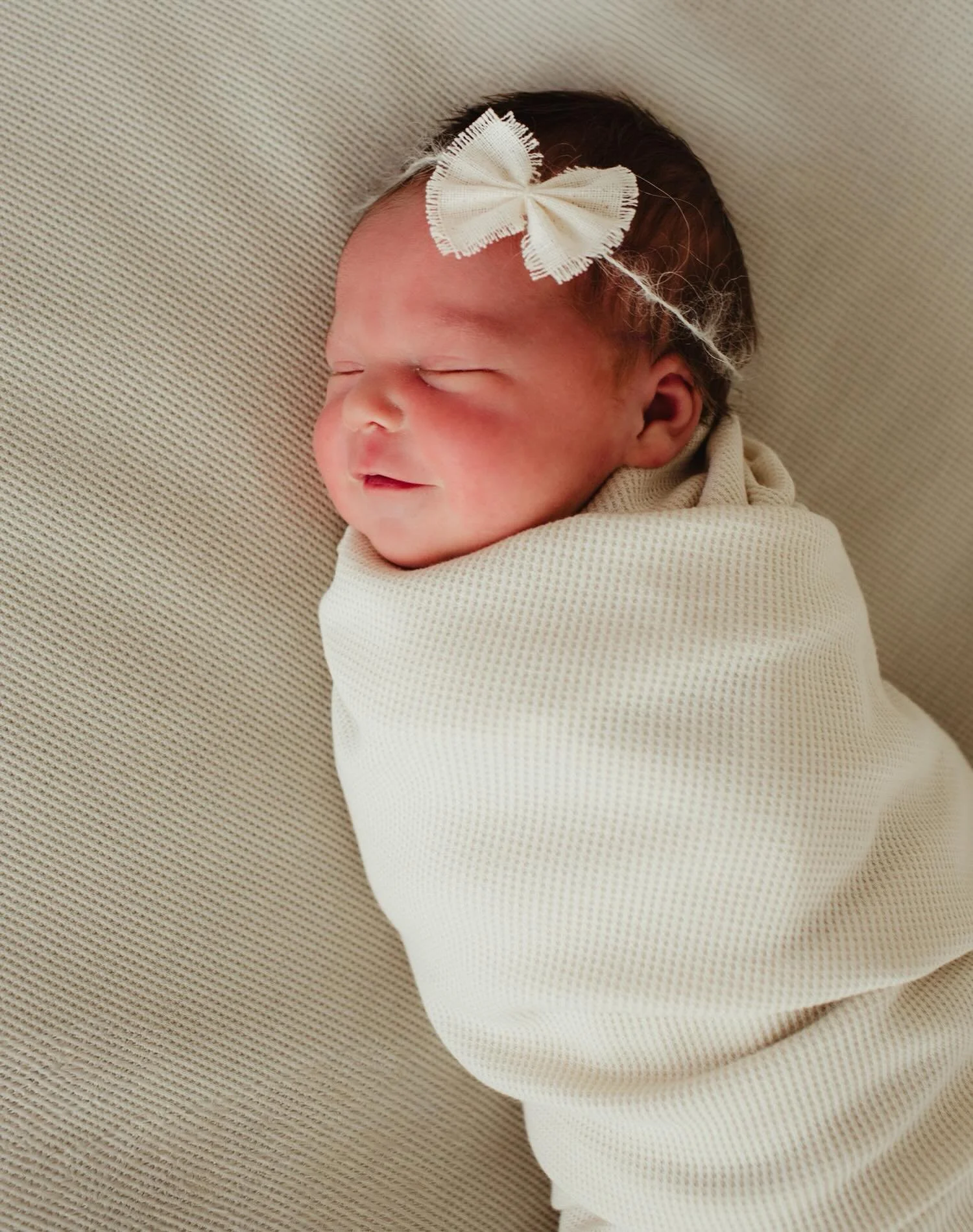 Sweet little Zoey blessed us with some smiles in the studio ☺️💕