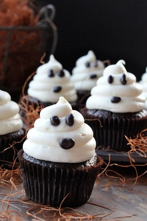 550_ghost_cupcakes.jpg