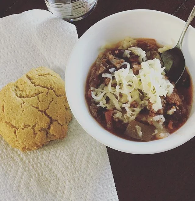 It&rsquo;s football 🏈 season which means it&rsquo;s time for chili!!! If you haven&rsquo;t downloaded my FREE ebook then you are missing out on this yummy recipe! (Click the link in my bio to get access now!👆🏻👆🏻👆🏻) I made up these biscuits ton