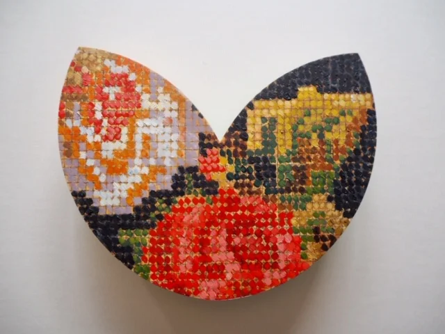 GOST_Naomi Zouwer_Black and Red cross stitch.jpg