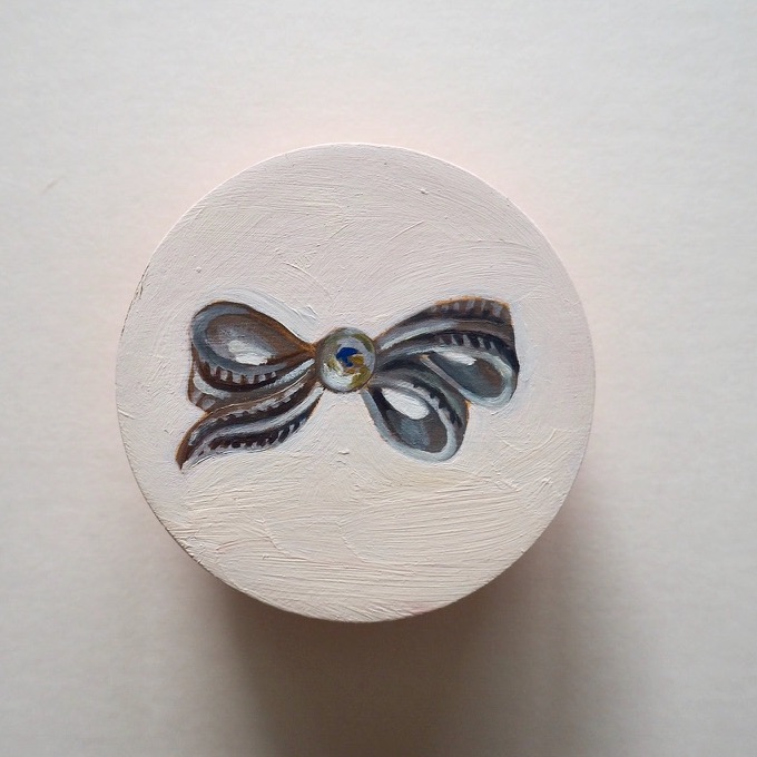 GOST_Naomi Zouwer_Silver bow brooch.jpg