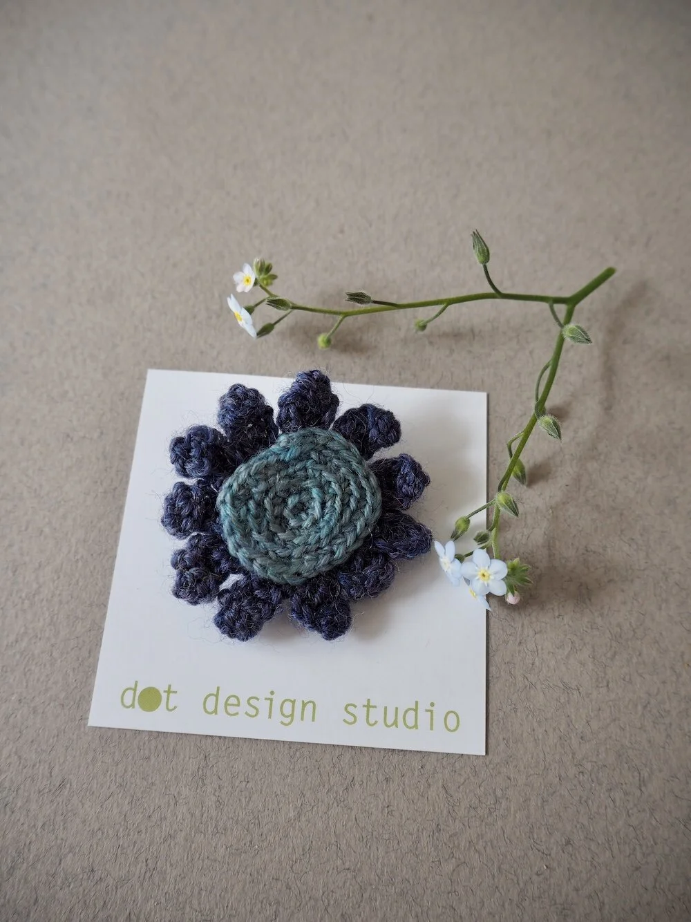 GOST_Dot Design_Daisy brooch blue_5cm_low res.jpeg