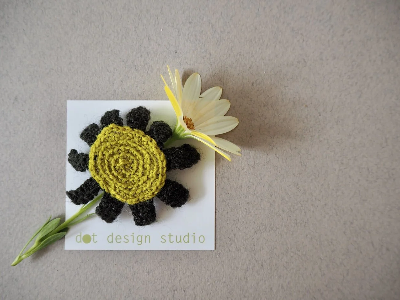 GOST_Dot Design_Daisy brooch small green with daisy inside brooch_5.5cm_low res.jpeg