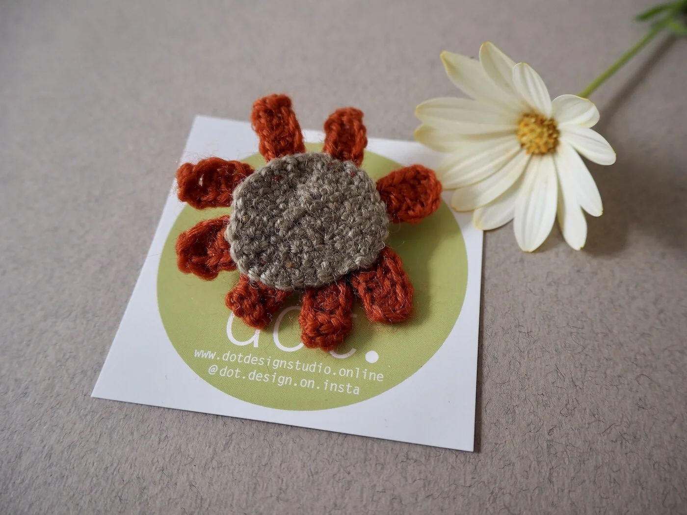 GOST_Dot Design_Daisy brooch small pink orange petals_5cm_low res.jpeg