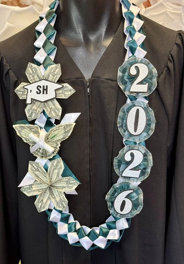 Bold 2026 Money Graduation Lei - #10